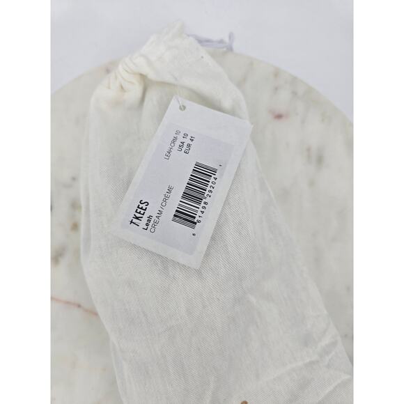 Tkees Leah Sandal in Cream - Picture 8 of 8